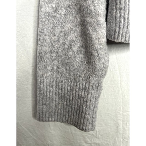 Abercrombie & Fitch Gray Wool Blend
Cardigan Size XS - Picture 8 of 11